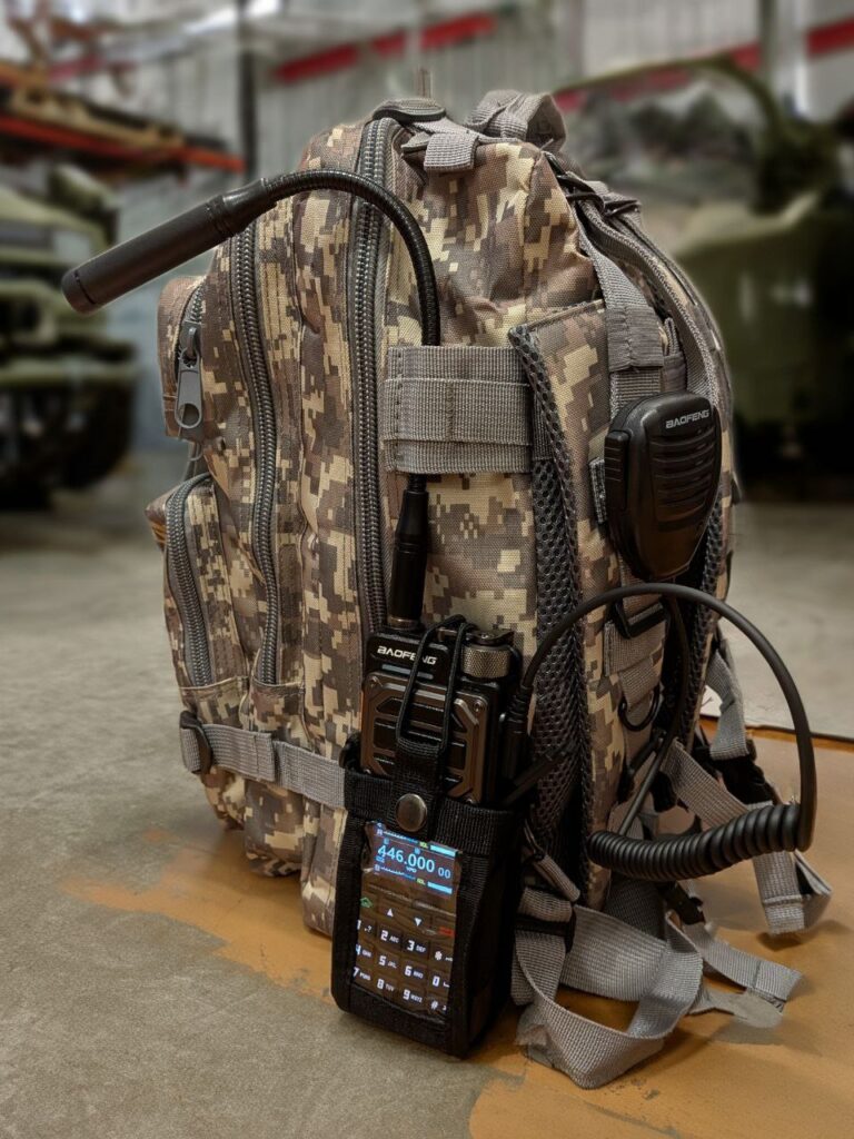 Baofeng UV-25 Plus nella custodia sullo zaino