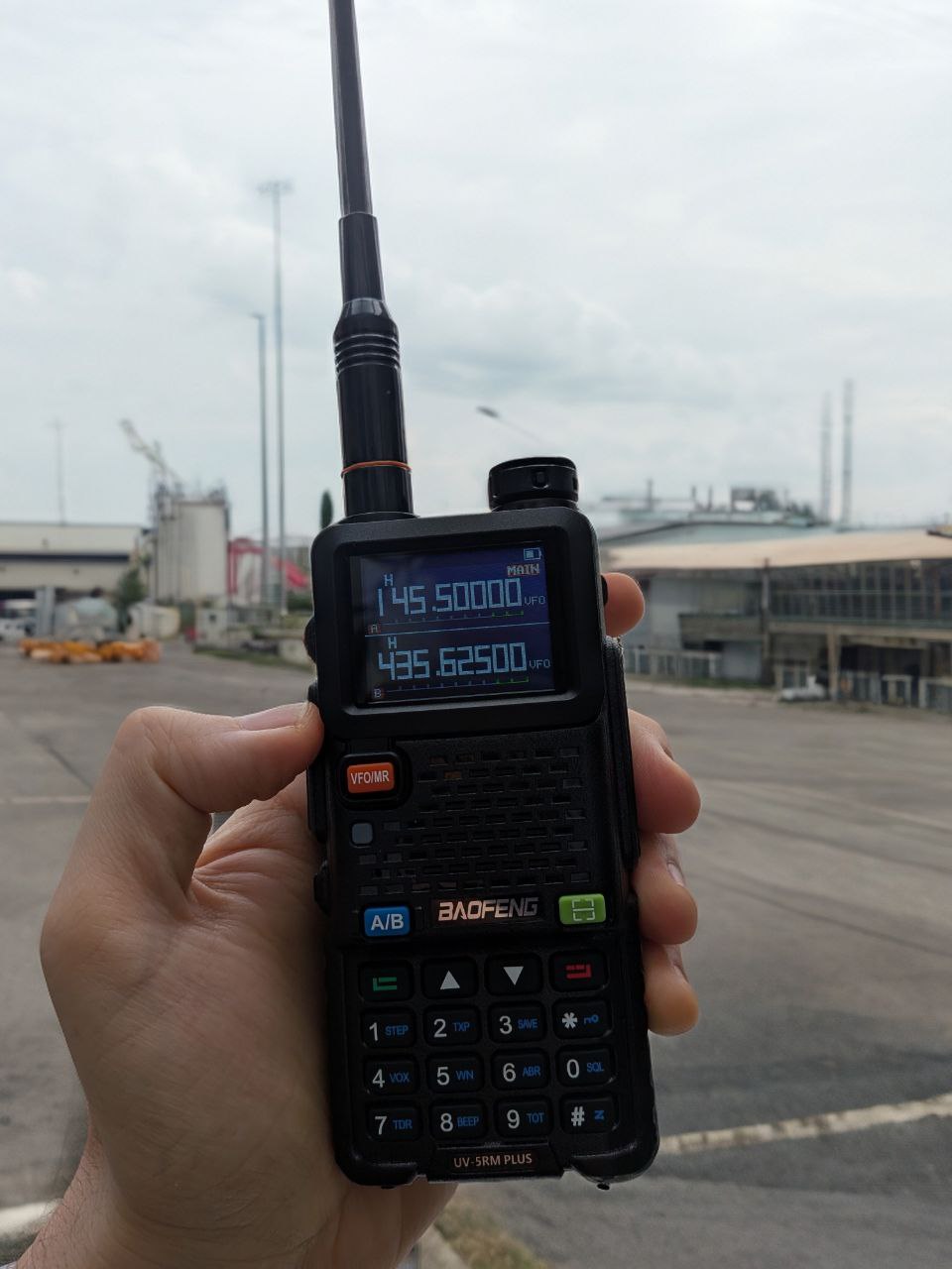Recensione Baofeng UV-5RM Plus: Il nuovo standard multibanda da 10W